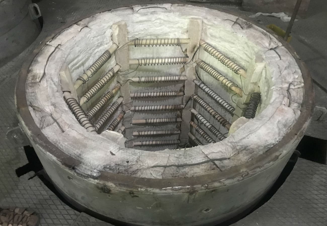 Термическая шахтная печь для отжига и нормализации литья (отливок) на киевском Опытном заводе спецэлектрометаллургии